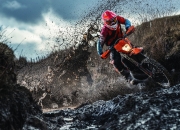 九游娱乐网站-桑巴与蓝黑的对决，当姆巴佩的冠军光芒照亮非典型战场