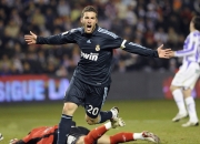 九游娱乐网页-跨界启示录，当英超争冠夜遇见恩比德的压力爆发