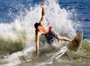 九游娱乐官方-足球的双重变奏，哈兰德爆发背后的阿尔及利亚血拼精神