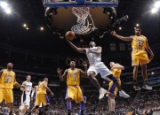 九游娱乐官方-年度焦点之战，湖人完胜开拓者，一场定义赛季走向的较量