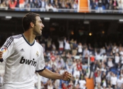 九游娱乐官方-红色闪电划破银箭防线，法拉利如何以唯一姿态横扫梅赛德斯，维斯塔潘上演关键制胜