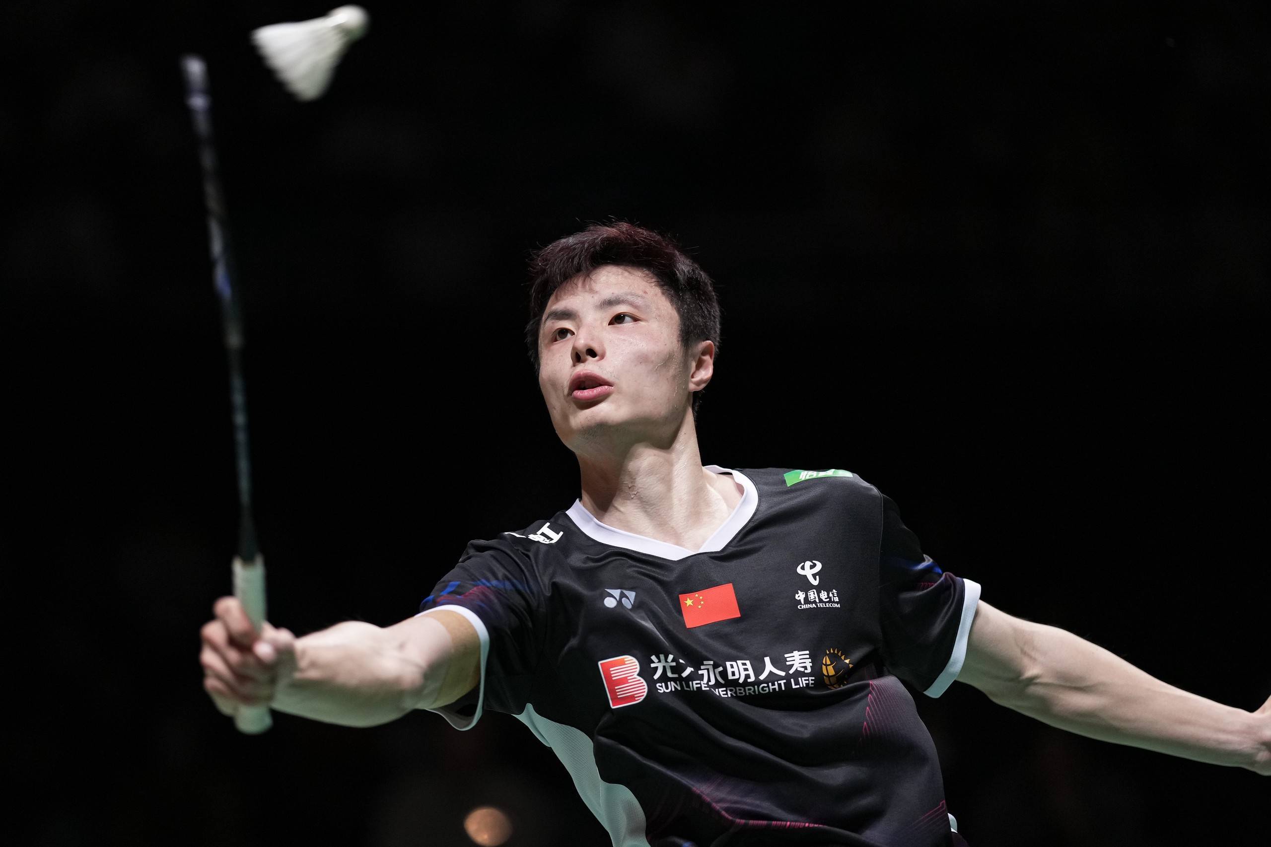 羽毛球比赛选手连胜夺冠,实力抢眼 羽毛球比赛选手连胜夺冠,实力抢眼