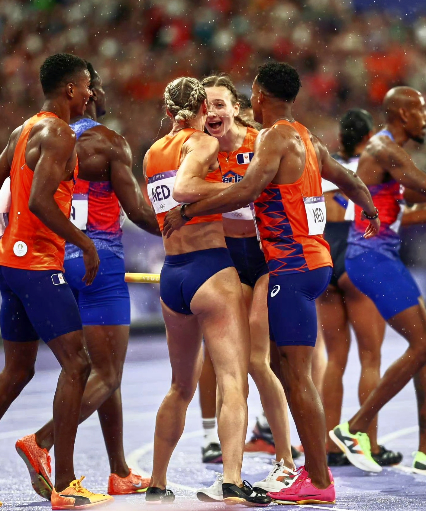 荷兰运动员在自行车比赛中夺得冠军 荷兰运动员在自行车比赛中夺得冠军