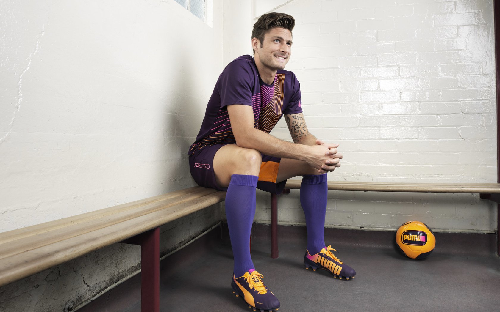 姆巴佩爆发映照绿茵无常，巴萨生死战与罗马的永恒博弈