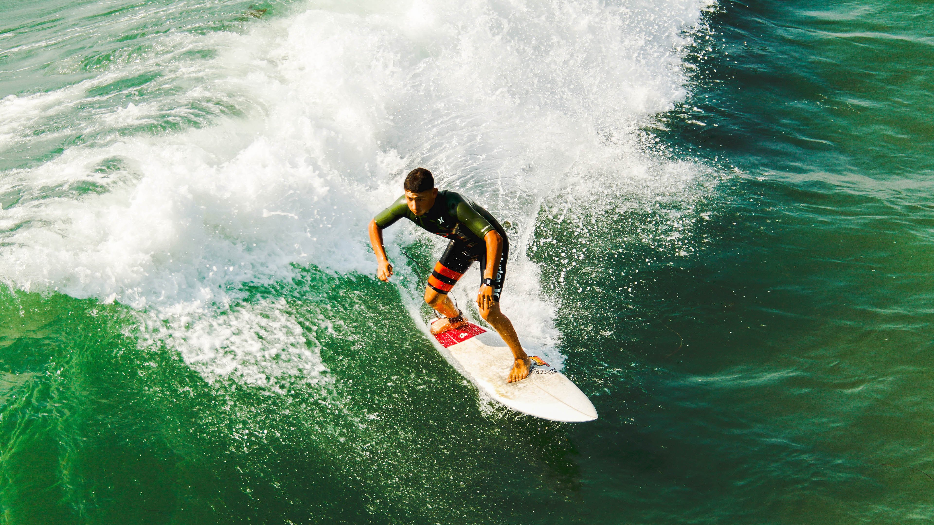 马德里之夜，格纳布里一剑封喉，中国红闪耀大都会，足球世界的新篇章